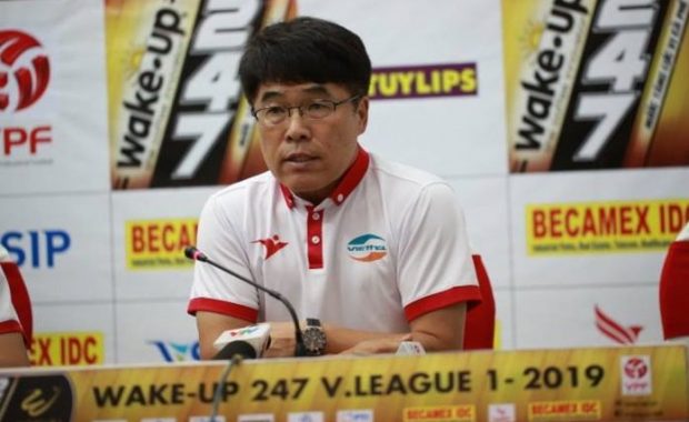HLV Lee Heung Sil uất ức vì bàn thắng thiếu fair-play của Bình Dương
