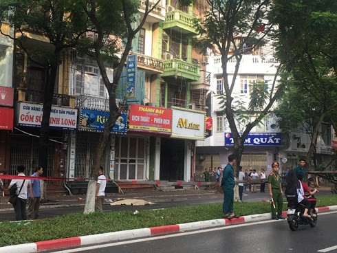 Hà Nội: Người đàn ông tử vong trên phố Trần Đăng Ninh cạnh môt cái cây đổ